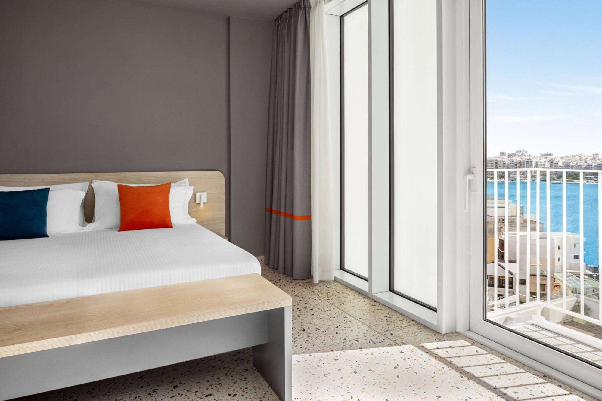 Quadro Hotel, Trademark Collection By Wyndham Saint Julian's Exterior foto