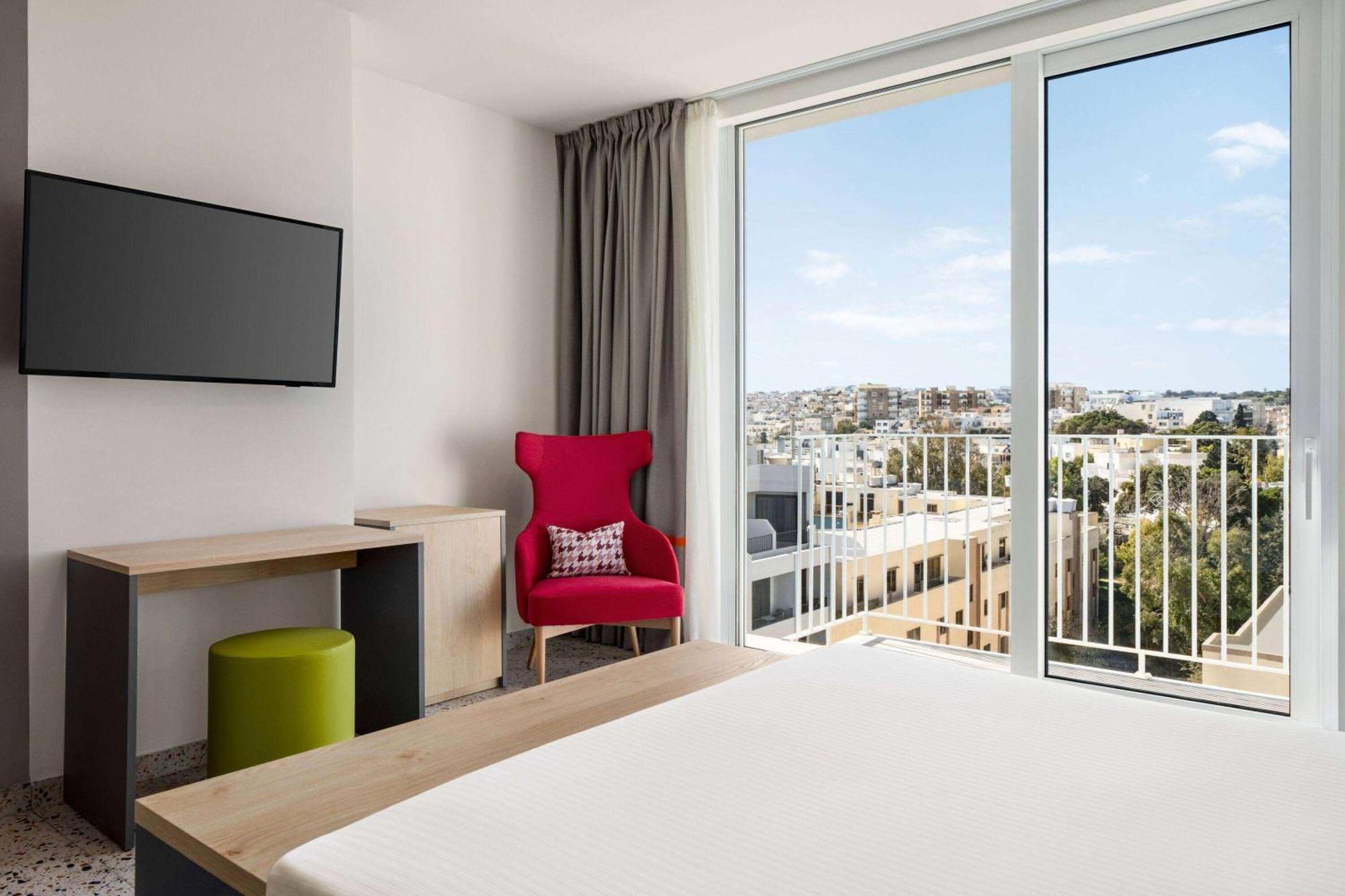 Quadro Hotel, Trademark Collection By Wyndham Saint Julian's Exterior foto