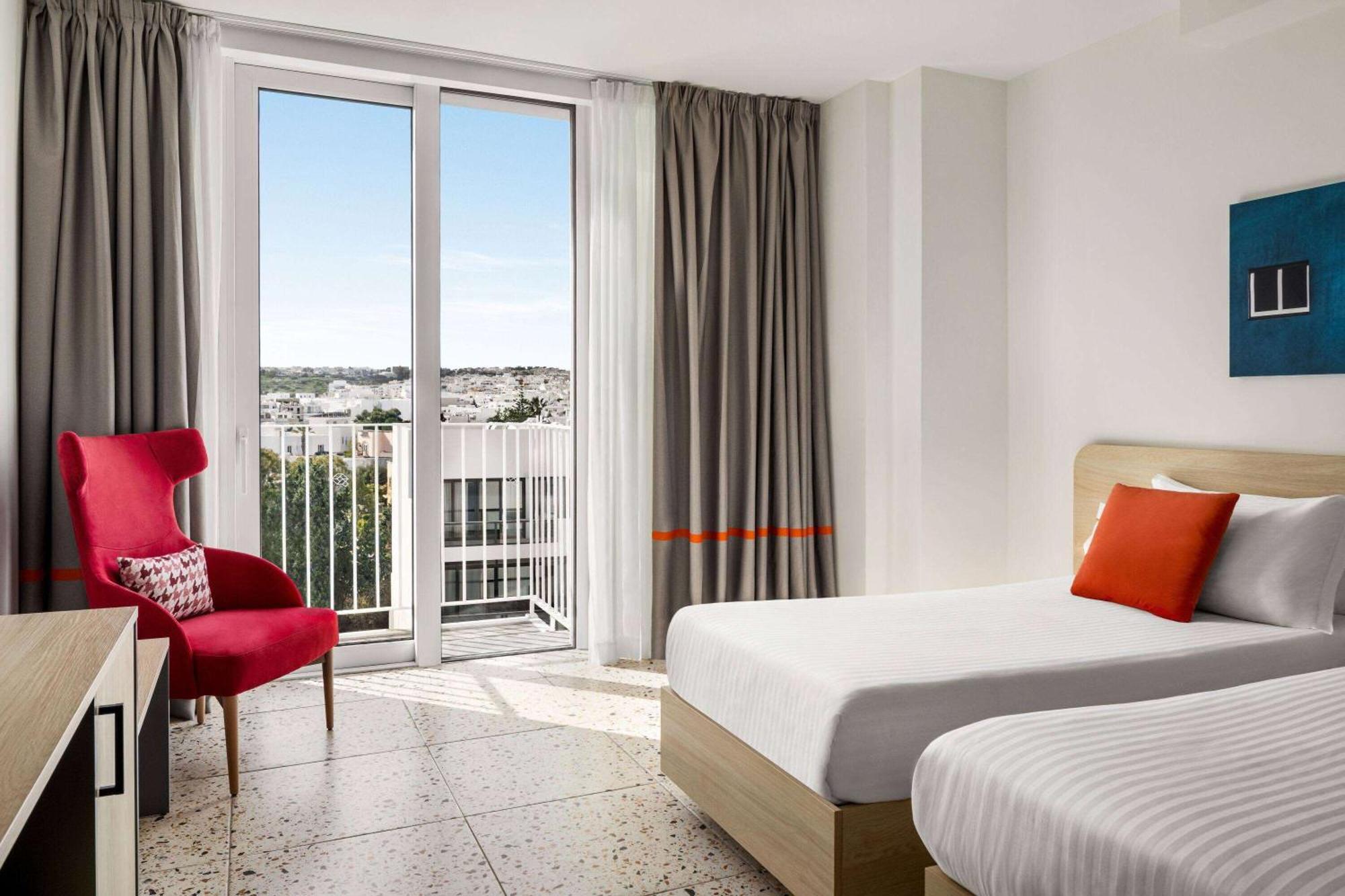 Quadro Hotel, Trademark Collection By Wyndham Saint Julian's Exterior foto