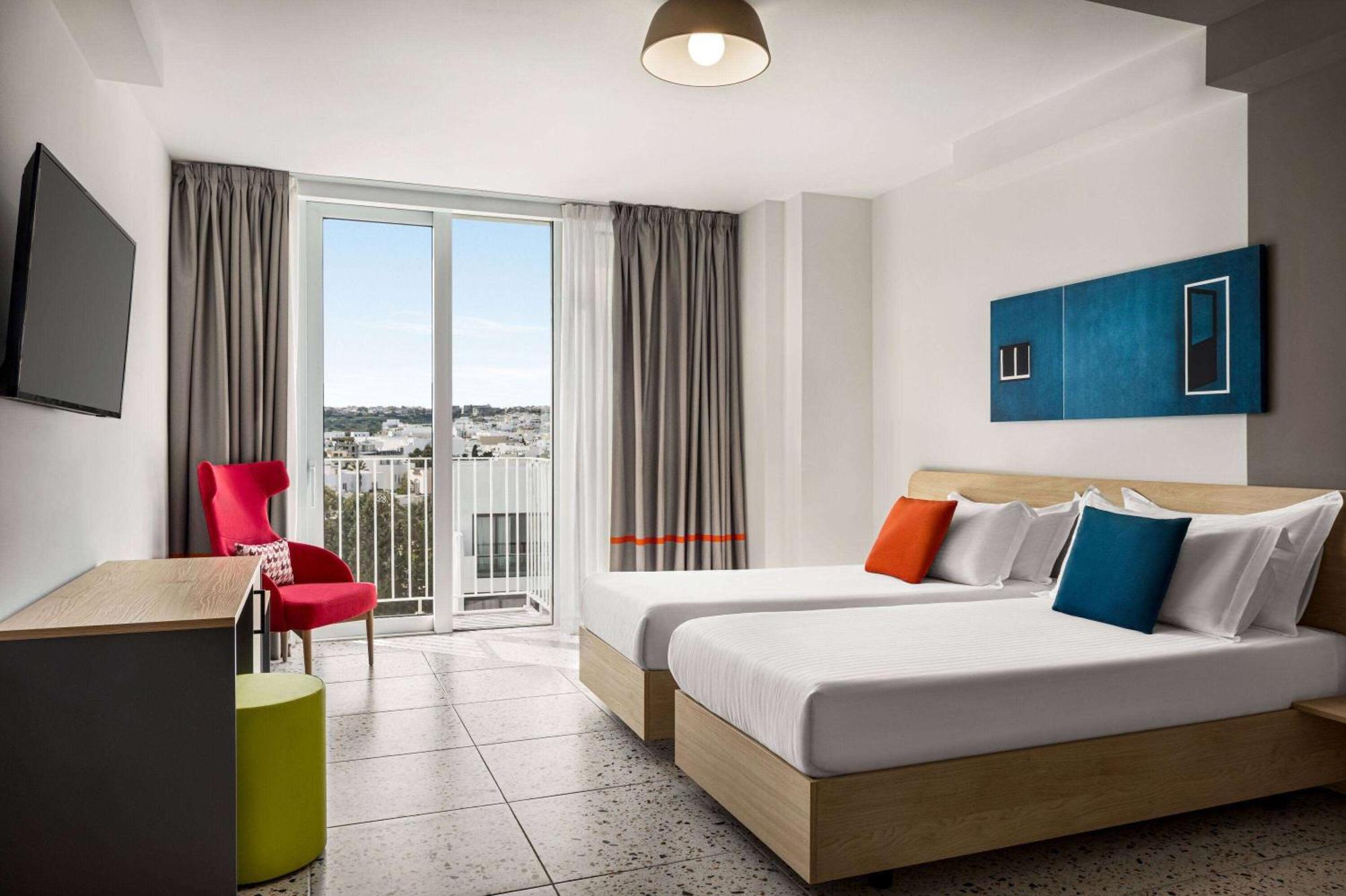 Quadro Hotel, Trademark Collection By Wyndham Saint Julian's Exterior foto