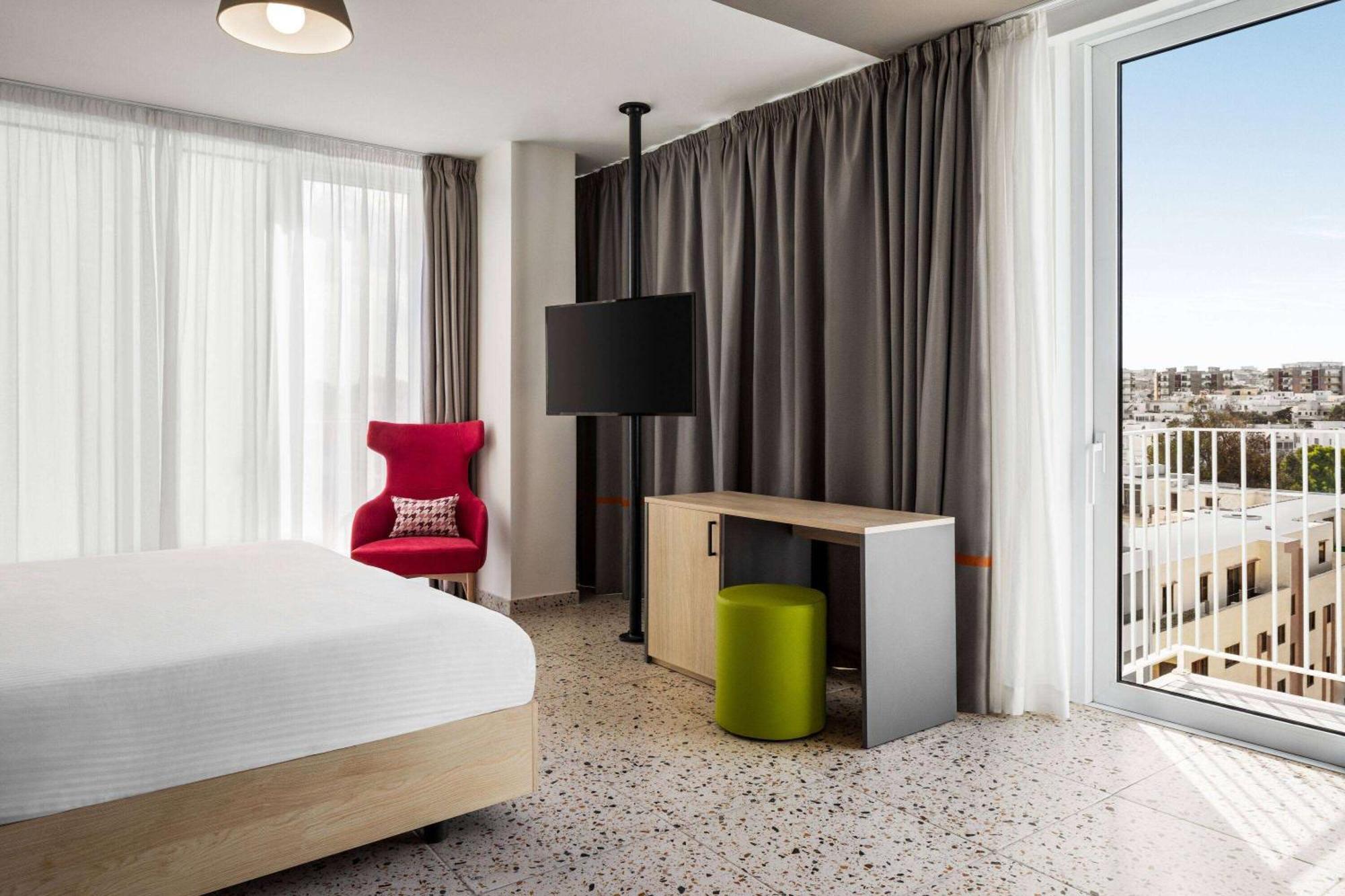 Quadro Hotel, Trademark Collection By Wyndham Saint Julian's Exterior foto