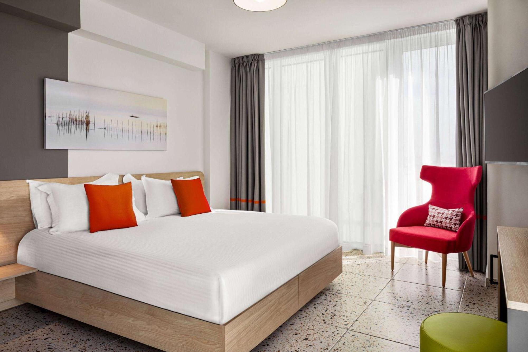 Quadro Hotel, Trademark Collection By Wyndham Saint Julian's Exterior foto